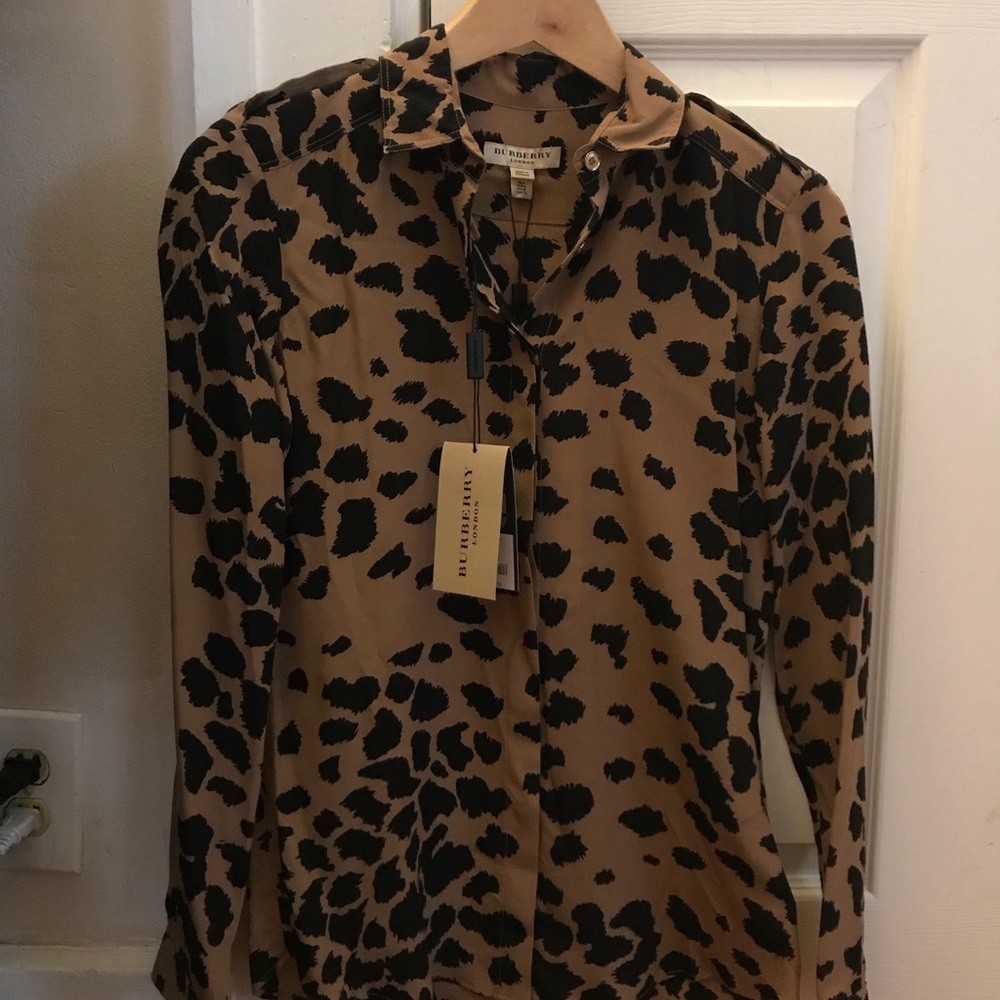 SOLD🚫🚫Burberry silk blouse
